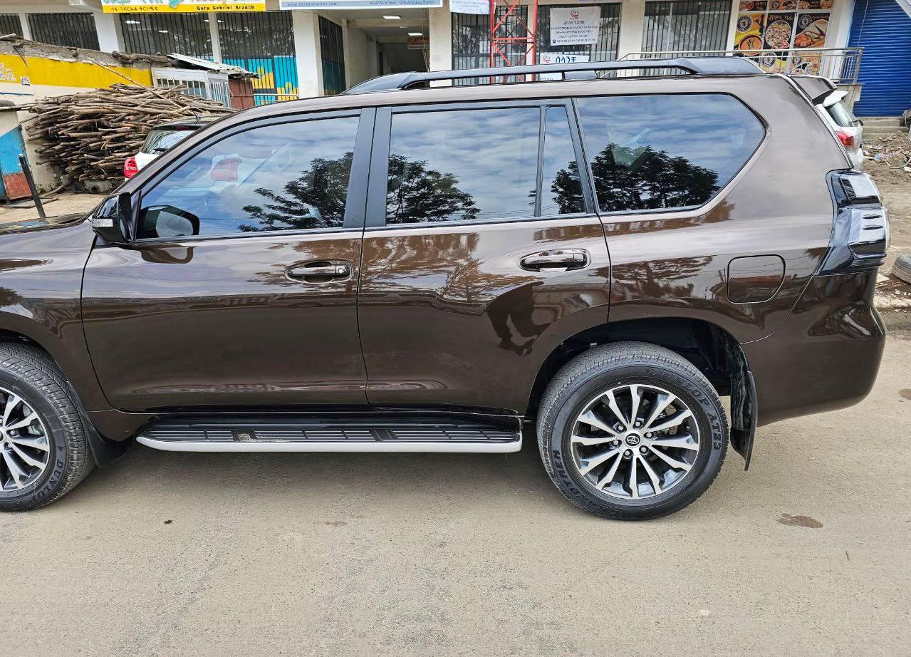 PRADO   (Black Edition)